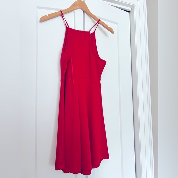 Urban Heritage Red short flowy dress - Picture 3 of 3
